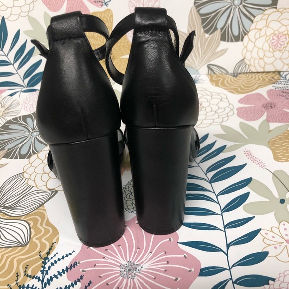 Black Heels - Picture 4 of 6